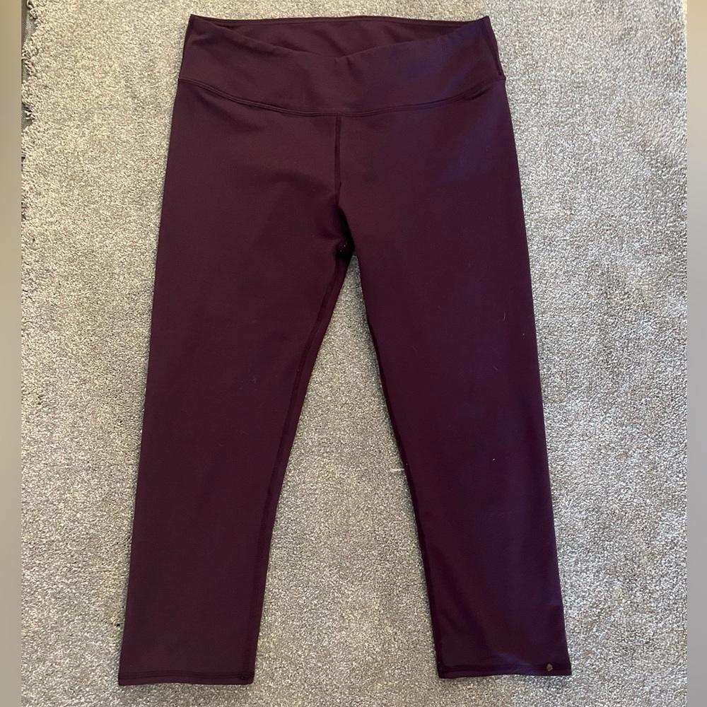 Fabletics burgundy activewear leggings‎
